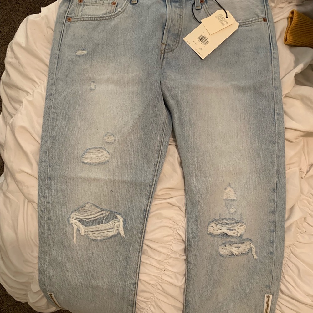 501 Levi’s! Tapper crops. BRAND NEW!!